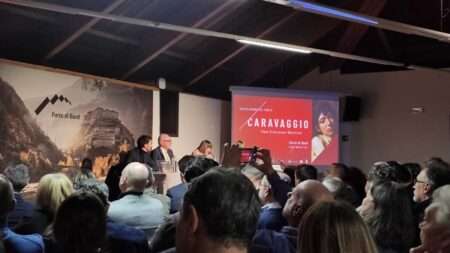 Le Fort de Bard fête ses 20 ans avec le Saint-Jean-Baptiste du Caravage L'incontro per i vent'anni del Forte di Bard come sede espositiva e di eventi, il 13 gennaio 2024 (c) Sandra Bovo Nos Alpes