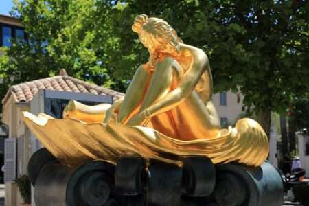 Les obsèques de Brigitte Bardot à Saint-Tropez, le 7 janvier, entre souvenirs et présent tatue de Brigitte Bardot à Saint-Tropez (c) CC BY SA 4_0 Céréales Killer Wikimedia Commons