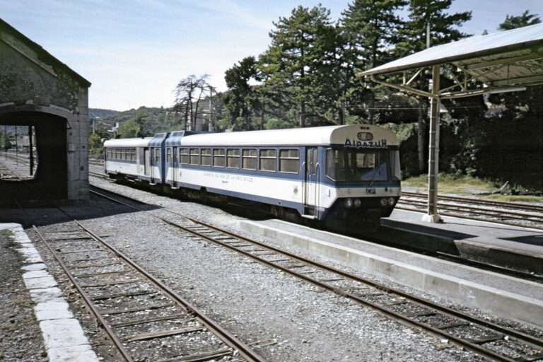 Alpazur, il primo treno Ginevra-Nizza, Alpazur, le premier train Genève-Nice (c) CC BY-SA 3.0, Roehrensee, Wikimedia Commons