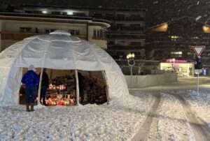 Le mémorial, avant son déplacement un peu plus loin de Le_Constellation, le 8 janvier 2026 (c) CC BY SA 4_0 Dodo von den Bergen Wikimedia Commons