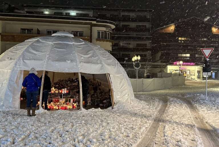 Le mémorial, avant son déplacement un peu plus loin de Le_Constellation, le 8 janvier 2026 (c) CC BY SA 4_0 Dodo von den Bergen Wikimedia Commons