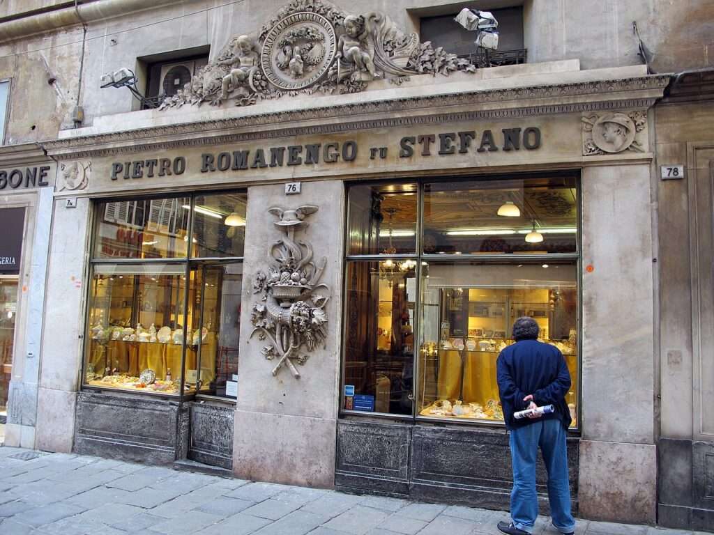 Les « Botteghe storiche » de Gênes L'esterno di Pietro Romanengo fu Stefano,una delle botteche storiche di Genova (c) CC BY SA 4_0 Sailko Wikimedia Commons