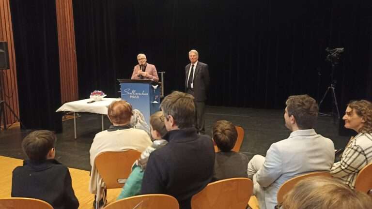 Petit portrait de la Légion d’honneur à Michel Moriceau Michel Moriceau et Cécile Courrèges à Sallanches lors de la remise de la Légion d'Honneur, le 30 janvier 2026 (c) Nos Alpes