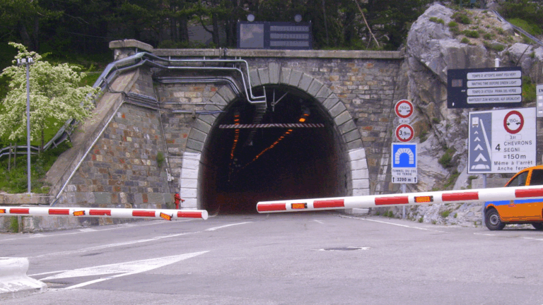 Le Tunnel de Tende (c) CC BY SA Jpmgir Wikimedia Commons