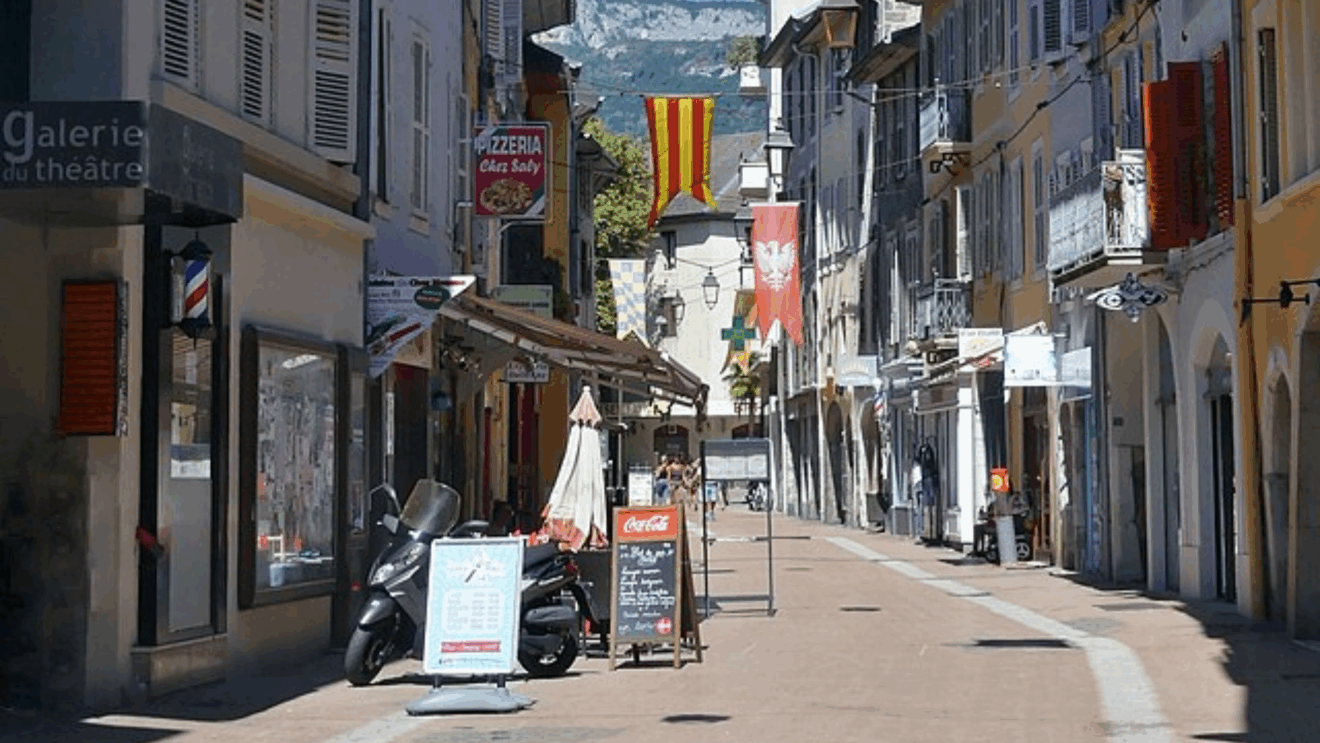 Rue d'Italie à Chambéry (c) CC BY SA 4_0 Florian Pépellin Wikimedia Commons