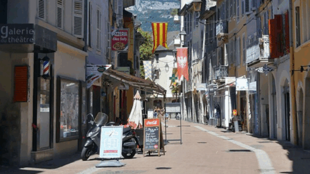 Rue d'Italie à Chambéry (c) CC BY SA 4_0 Florian Pépellin Wikimedia Commons
