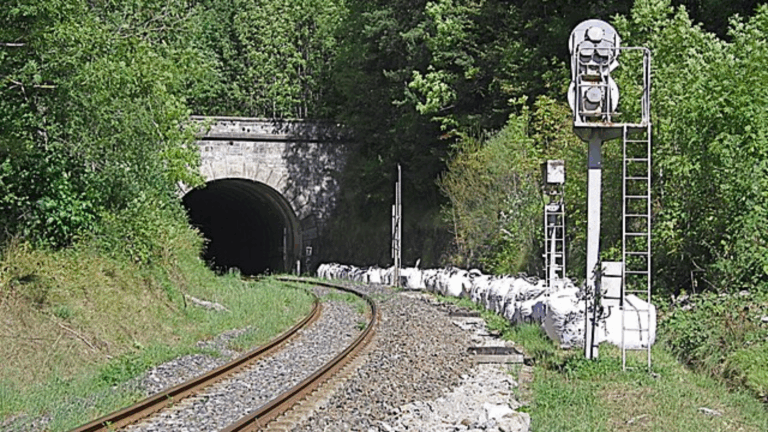 Tunnel ferroviaire du col de Tende (c) CC BY SA 4_0 Roehrensee Wikimedia Commons
