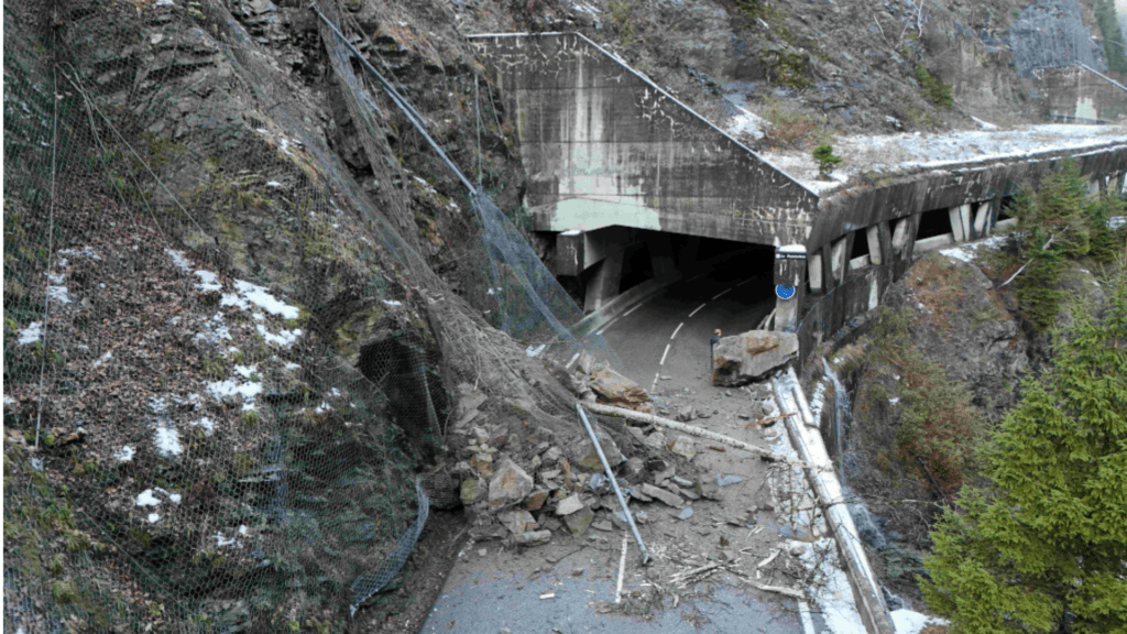 RD1212 dans les Gorges de l’Arly entre Saint-Gervais et Alberville : réouverture en mai Éboulement dans les gorges d'Arly, en novembre 2025 (c) Département de la Savoie