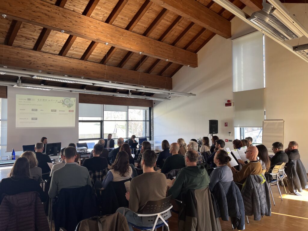 La salle de la rencontre du projet Ener-Ter à Gignod, en Vallée d'Aoste, le 27 février 2026 (c) Unité des Communes valdôtaines Grand-Combin