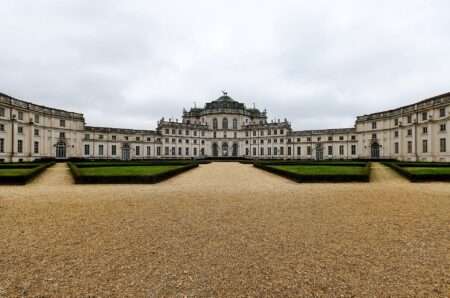 La Palazzina di Caccia di Stupinigi, sede della mostra “Sulle strade della Regina. Alle origini dell’automobile moderna”; Le Palais de Chasse de Stupinigi, siège de l'exposition « Sur les routes de la Reine. Aux origines de l'automobile moderne » (c) CC BY-SA 4.0, Paris Orlando, Wikimedia Commons