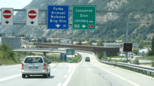 Una possibile tassa di transito per i veicoli stranieri in Svizzera; Une éventuelle taxe de transit pour les véhicules étrangers en Suisse (c) Public domain, Frans Bosch & Frits, Wikimedia Commons