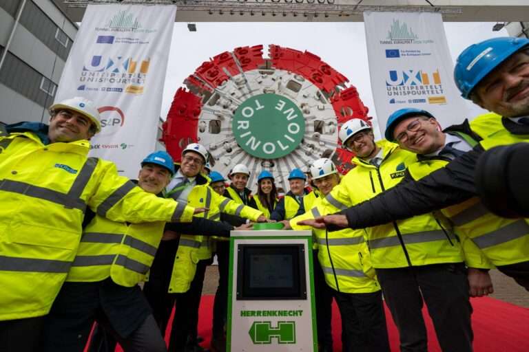 La nuova maxi fresa per il tunnel del Moncenisio della Lione-Torino, Le nouveau tunnelier géant pour le tunnel du Mont-Cenis entre Lyon et Turin (c) TELT