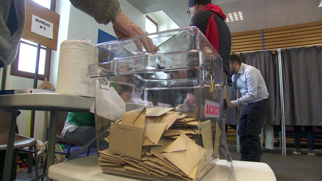 Le vote au premier tour des Municipales à Annecy (c) Nos Alpes Club