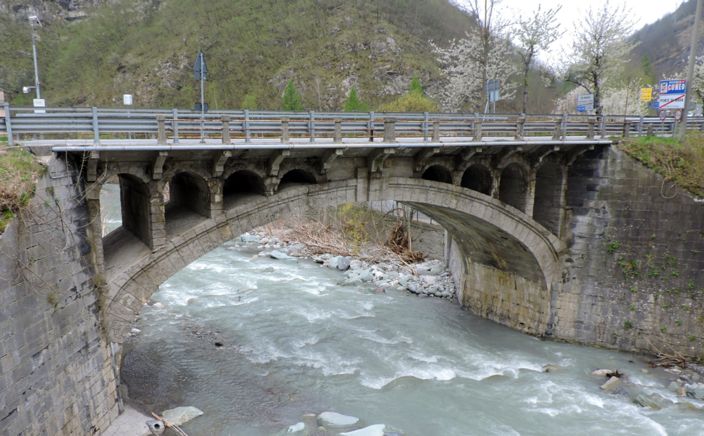 Ponte di Nava su fiume Tanaro (c) CC BY SA 4 0 Pampuco Wikimedia Commons