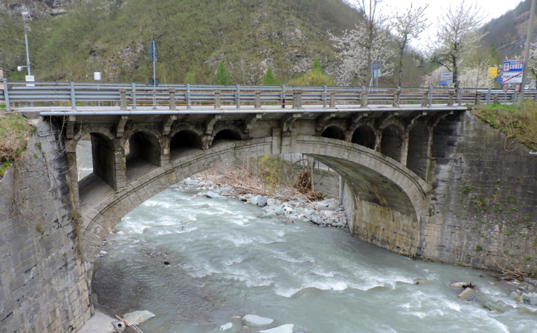 Ponte di Nava su fiume Tanaro (c) CC BY SA 4 0 Pampuco Wikimedia Commons