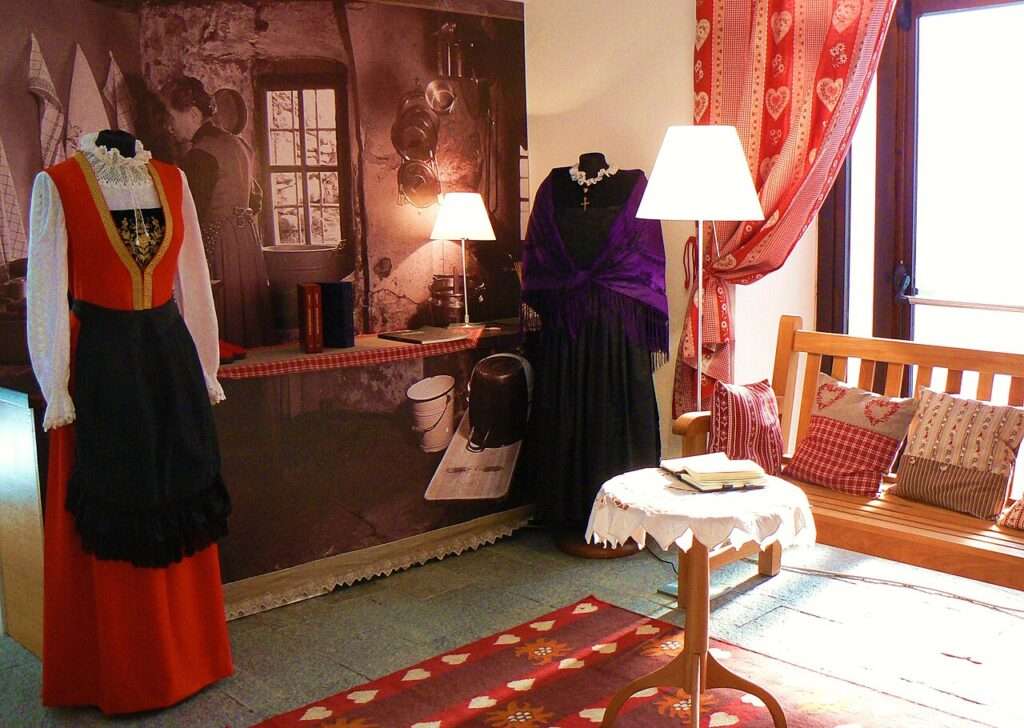 Une maison Walser, musée de Gressoney (c) CC BY S 4 0 Elena Tartaglione Wikimedia Commons