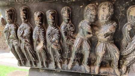 Au cloître de Saint-Ours, à Aoste (c) CC BY-SA 4_0 Carlodell Wikimedia Commons