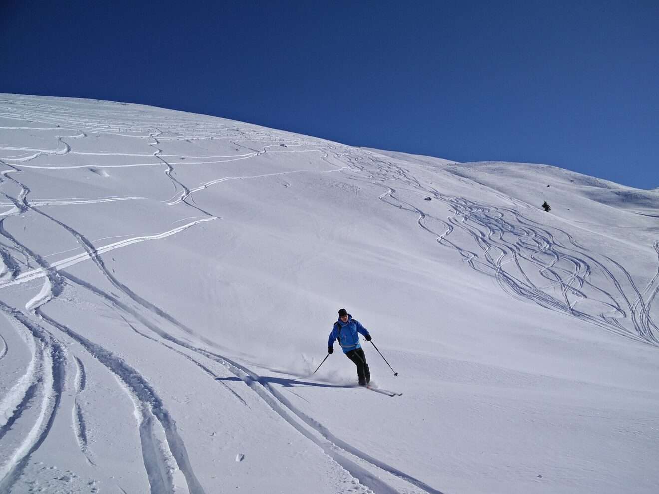 Sci elettrici e sicurezza sugli impianti di risalita nelle Alpi, Ski électrique et sécurité dans les remontées mécaniques des Alpes (c) CC BY-SA 3.0, Daio Morandotti, Wikimedia Commons