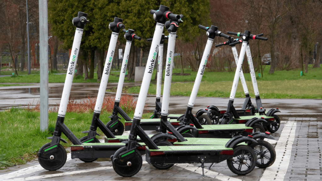 Monopattini elettrici (c) CC BY SA 4 0 Krzysztof Poplawski Wikimedia Commons