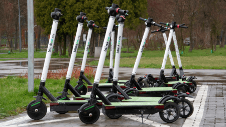 Monopattini elettrici (c) CC BY SA 4 0 Krzysztof Poplawski Wikimedia Commons