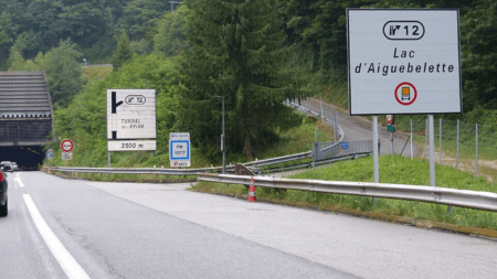 Entrée du tunnel de l'Epine (c) CC BY-SA 4.0, Marc Mongenet, Wikimedia Commons