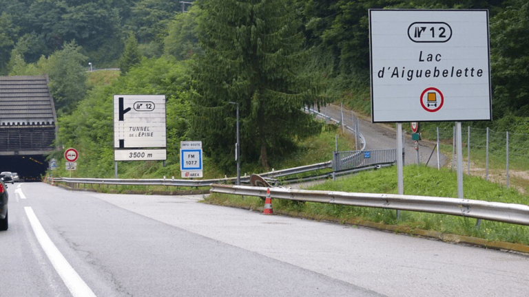 Entrée du tunnel de l'Epine (c) CC BY-SA 4.0, Marc Mongenet, Wikimedia Commons
