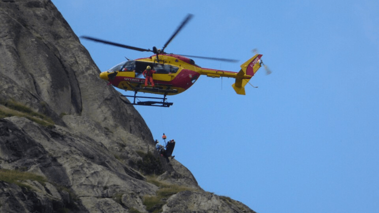 Hélicoptère sécurité civile (c) CC BY-SA 4.0, Cévénol2, Wikimedia Commons