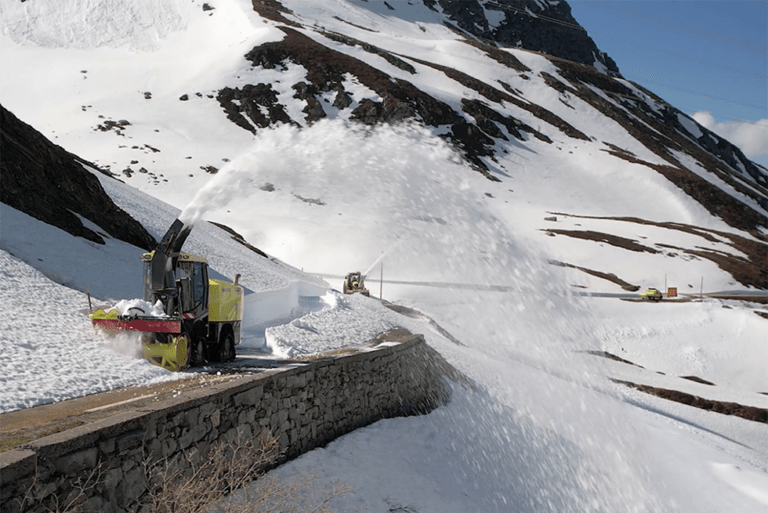 Colle del Piccolo San Bernardo aperto da oggi, domenica 24 maggio 2026 Déneigement au mois de mai 2026, vers le col du Petit-Saint-Bernard, sur le versant savoyard (c) Département de la Savoie