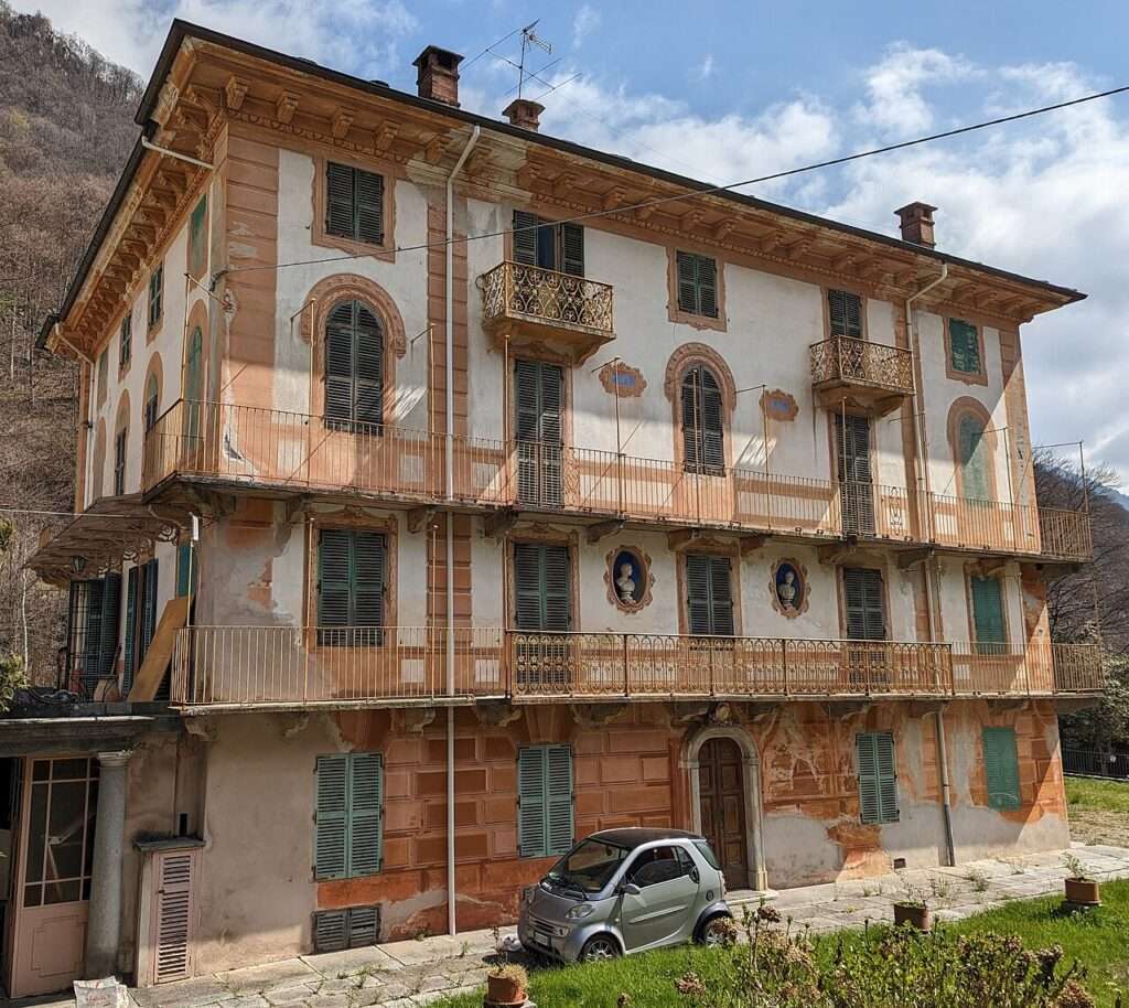 Edificio in via Roma a Rosazza, in Valle Cervo (c) CC BY SA 4 0 Ivan Ruggero Wikimedia Commons