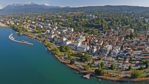 Évian-les-Bains (c) CC BY SA 4_0 Leila Ghazi Wikimedia Commons