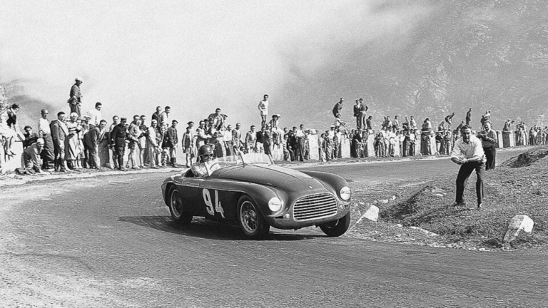 Ferrari alla Susa Moncenisio del 1951 (c) Autore sconosciuto CC BY SA Ketil3 Wikimendia Commons