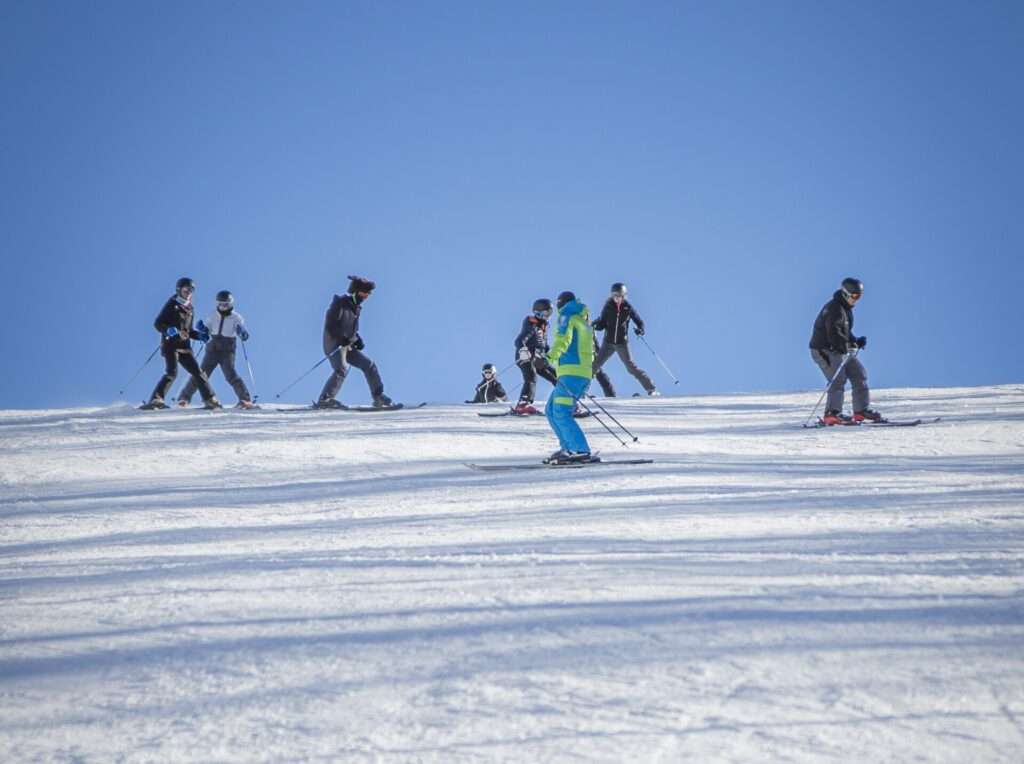 Come possono i professionisti della montagna fare fronte alla crisi climatica? Professionisti della montagna e crisi climatica, Le professionnels de la montagne et la crise climatique (c) CC BY-SA 4.0, Jilloau, Wikimedia Commons