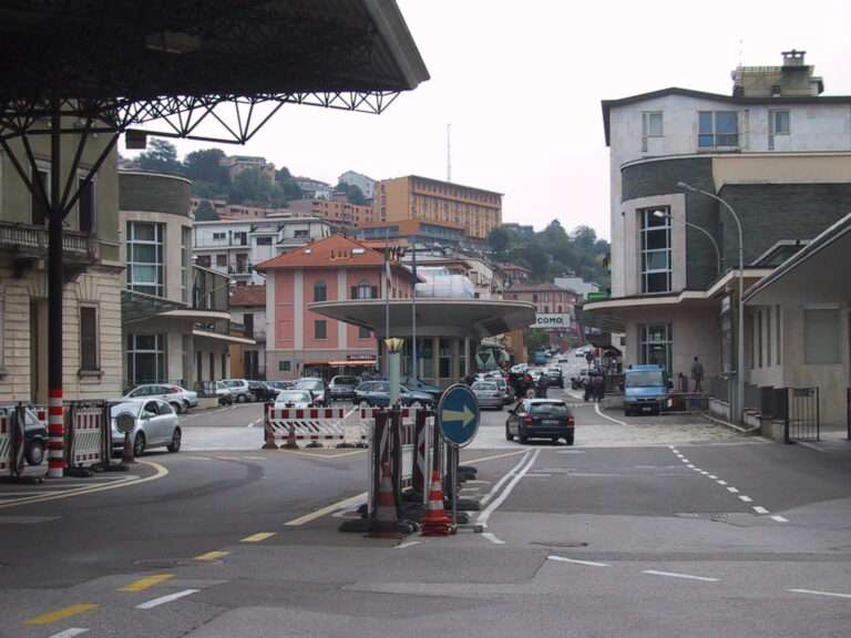 Lombardia-Ticino, nuova tensione sulla sanità per i frontalieri La frontiera tra Lombardia e Canton Ticino, La frontière entre la Lombardie et le Canton du Tessin (c) CC BY-SA 3.0, Berger di Wikipedia in tedesco, Wikimedia Commons