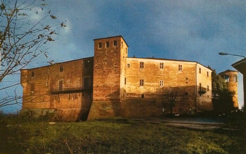 Il Castello di Maranzana (c) CC BY-SA 4.0, Brigante mandrogno, Wikimedia Commons
