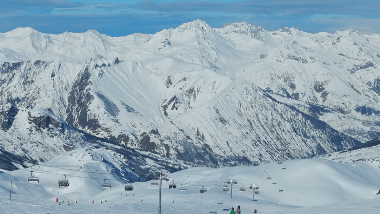 Les 3 Vallées (c) CC BY 3_0, qwesy qwesy Wikimedia Commons