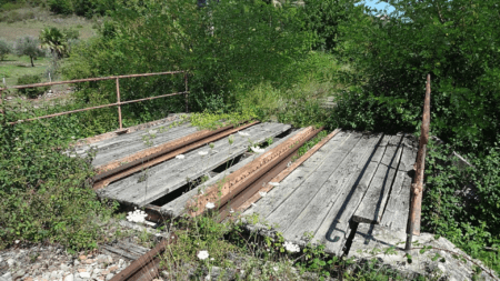 Ligne Digne–Saint-Auban : 22 kilomètres ferroviaires neutralisés depuis 1991 freinent la connexion des réseaux alpins Ponceau de la ligne Saint Auban Digne (c) CC BY SA Sébastien Thébault Wikimedia Commons