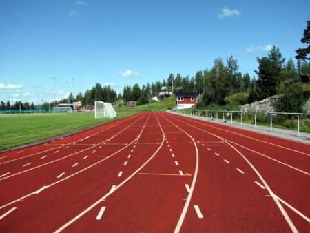 Piste di atletica leggera, Pistes d'athlétisme (c) Public domain, Wikimedia Commons