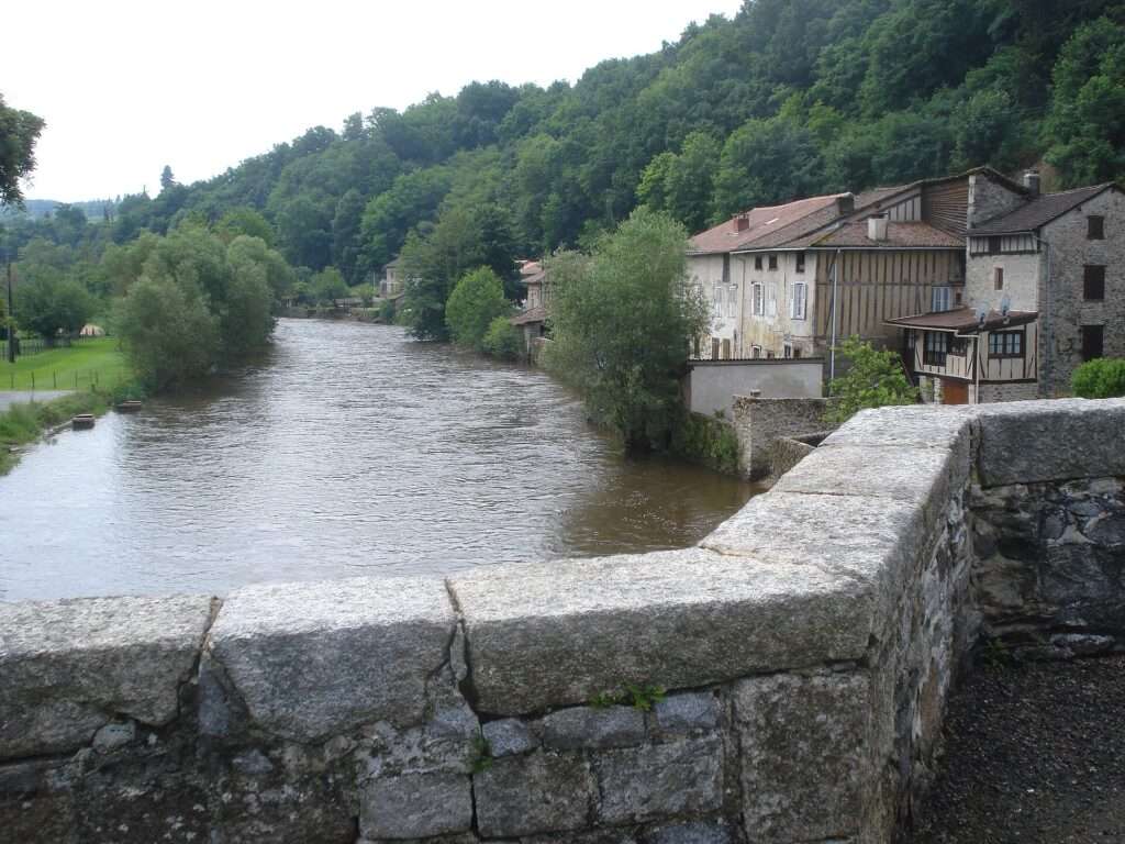 Saint-Léonard (c) CC0, Havang(nl), Wikimedia Commons