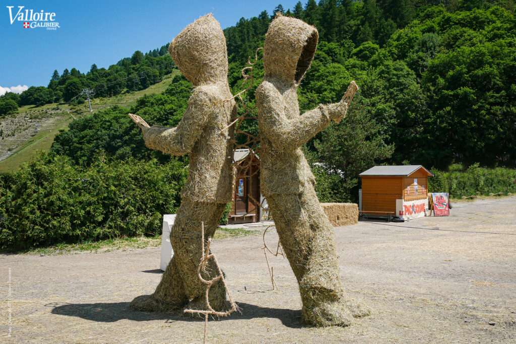 Il Concorso di sculture in paglia e fieno di Valloire, Le Concours de sculptures en paille et foin de Valloire (c) Xavier Aury, Valloire Tourisme