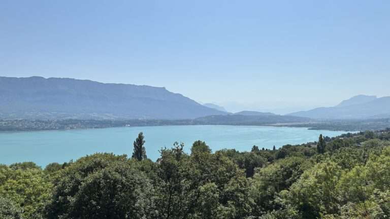 Lac du Bourget (c) CC BY-SA 4.0, Mathieu Brossais, Wikimedia Commons