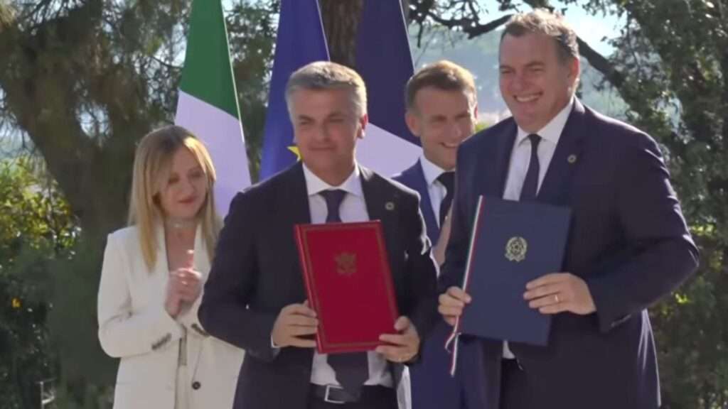 La cérémonie de signature des accords à Antibes le 25 juin 2026, ici sur le thème des transports, avec Edoardo Rixi et Philippe Tabarot (c) Élysée
