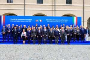 Photo de famille au Troisème Comité de cooperation frontalière à Bard le 4 juin 2026 (c) Règiona autonome Vallée d'Aoste, Moreno Vignolini