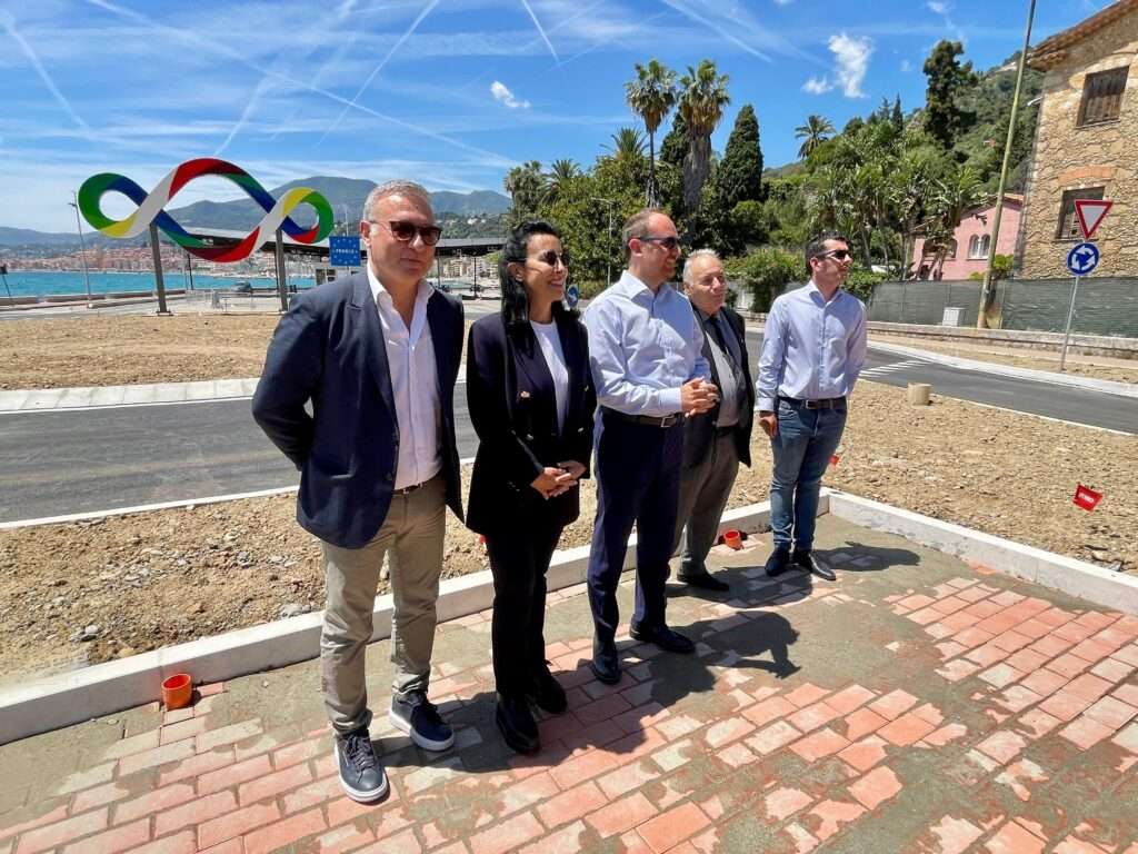 Riapertura del valico Ponte San Ludovico, da sx Nicola Dinnella, Alexandra Masson,Flavio Di Muro (c) Anas