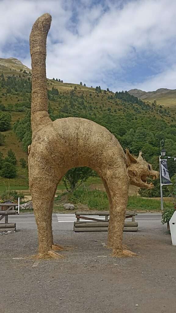 Un grand chat en Paille à Valloire en 2024 (c) Nos Alpes Enrico Martial