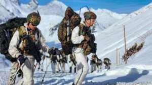Alpini e chasseurs alpins durante l'esercizio Cerces 2024 in Alta Savoia. (c) Esercito Italiano