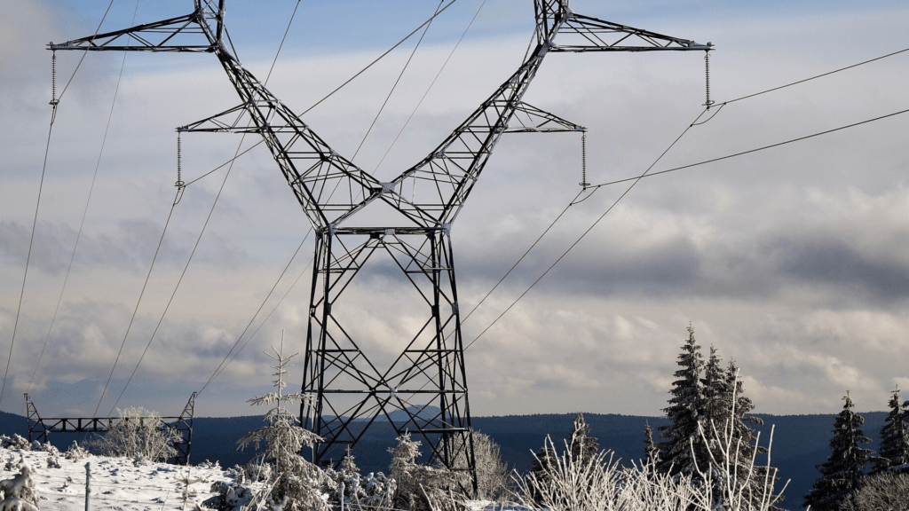 L’énergie autour du mont Blanc : trois stratégies et un réseau électrique unique pylône électrique - 0x010C- CC BY-SA 4.0 - Wikimedia Commons