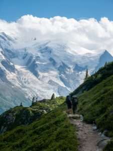 Alte vie Une haute route avec vue sur le Mont Blanc (c) image par Nicolas Weldingh (@nicolasweldingh) - Unsplashed