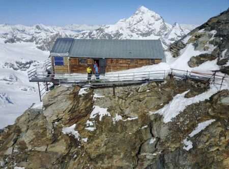 Suspension des ascensions guidées dès deux versants du Cervin Capanna Carrel e le ascensioni guidate al Monte Cervino, Cabane Carrel et les ascensions guidées au Mont-Cervin (c) Società Guide del Cervino