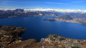 Il Lago Maggiore, Le Lac Majeur (c) CC BY-SA 3.0, Alessandro Vecchi, Wikimedia Commons