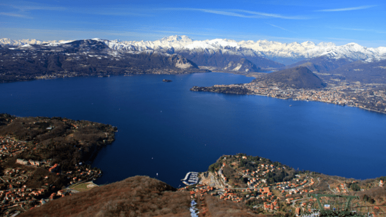 Il Lago Maggiore, Le Lac Majeur (c) CC BY-SA 3.0, Alessandro Vecchi, Wikimedia Commons